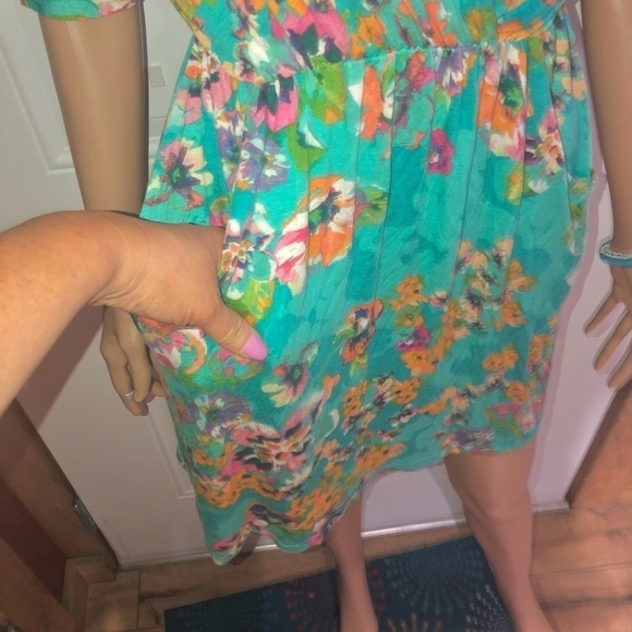 Everly Mini wrap dress Turquoise with floral design Small - Picture 4 of 8